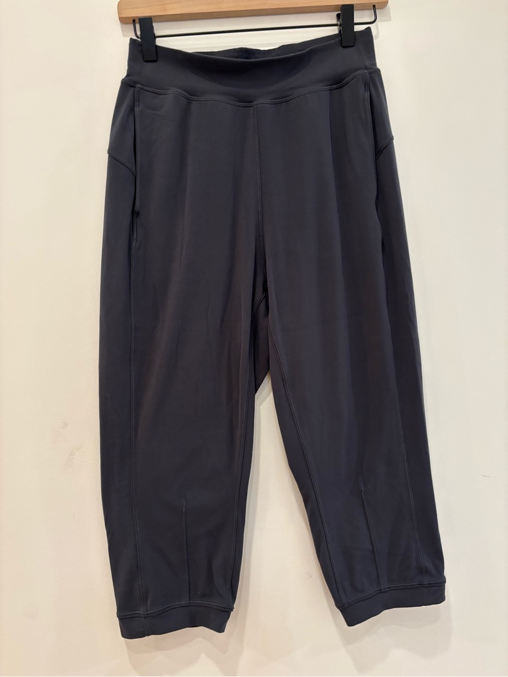 lululemon Cropped Align fabric Leggings capri pockets jogger hem yoga pilates